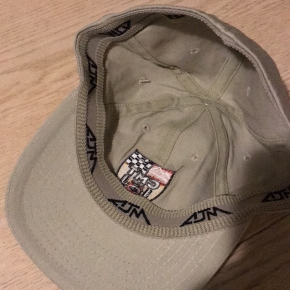 CMT circuit Mont - Tremblant hat - Picture 3 of 3